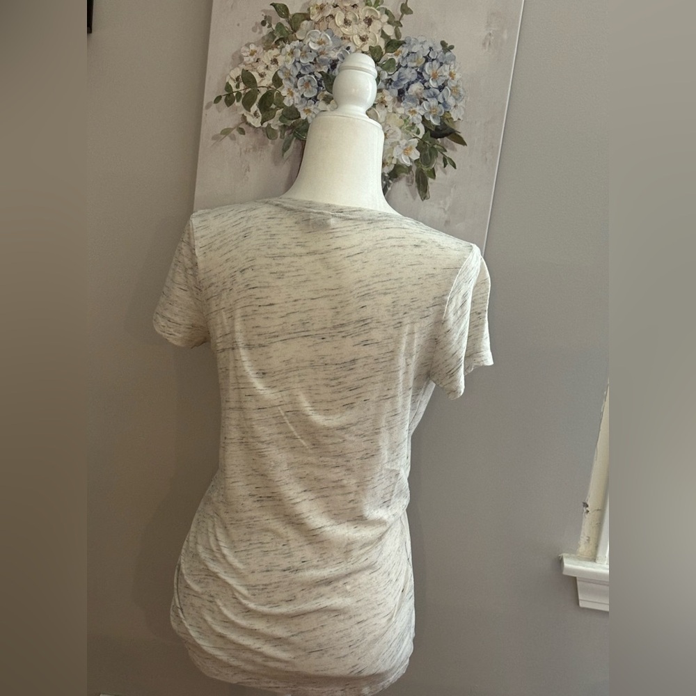 💗CLOSET CLEAR OUT💗
PINK Tshirt 🤍
Size Small - Picture 3 of 3
